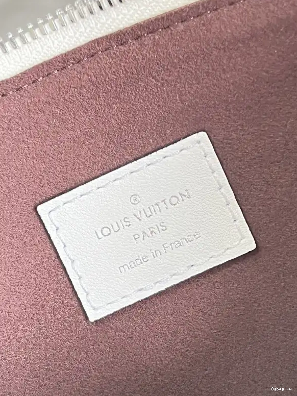 PM-26*20*12cm COUSSIN LOUIS VUITTON 0608